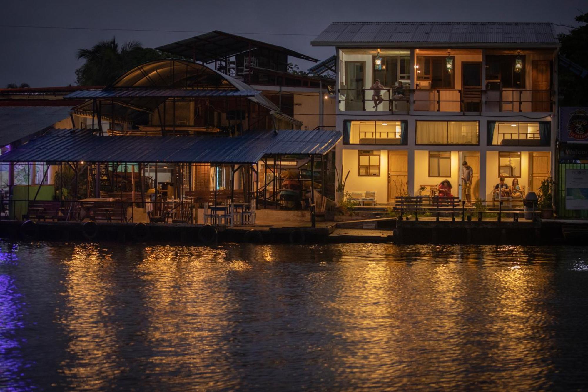 Hotel Pura Natura Riverside Tortuguero Exterior photo